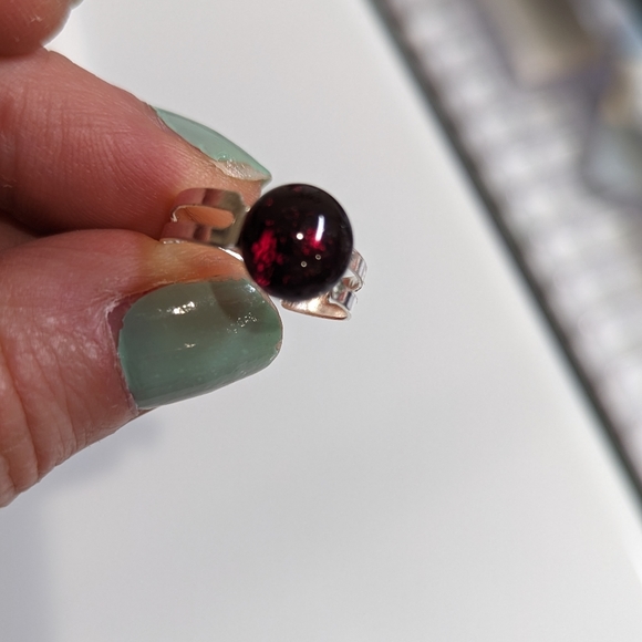 Hand crafted Hot pink glass stone ring with adjustable silver plated ring base. - Picture 4 of 4